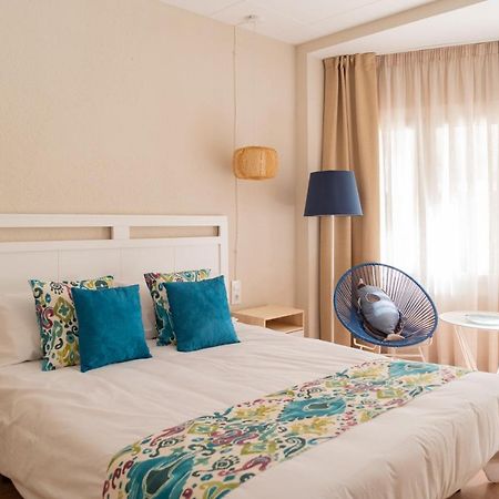 Hotel Aubi Сан-Антонио-де-Калонже Экстерьер фото