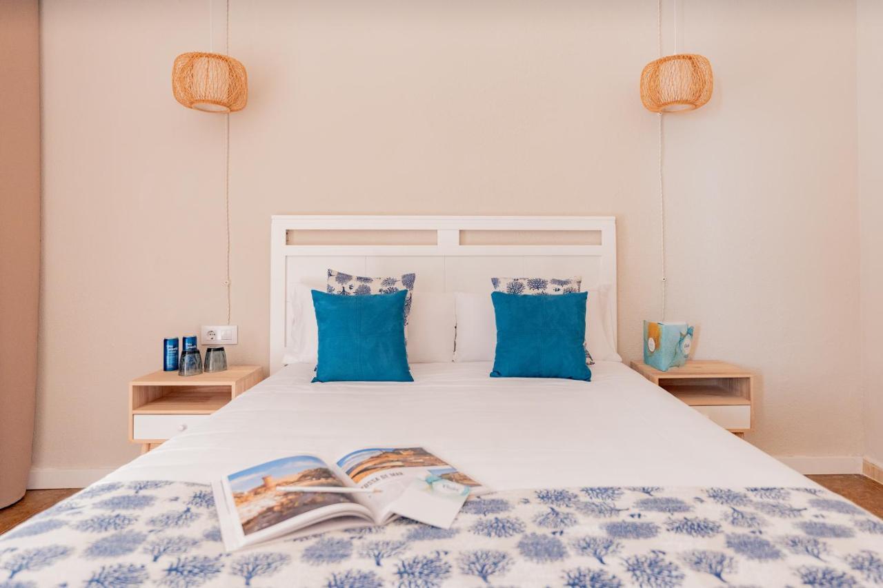 Hotel Aubi Сан-Антонио-де-Калонже Экстерьер фото